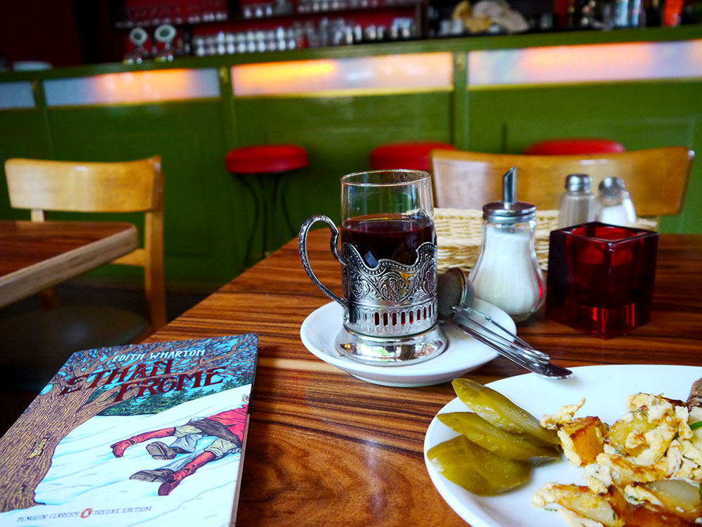 Reading Penguin Graphic Deluxe's Ethan Frome by Edith Wharton in a Berlin café